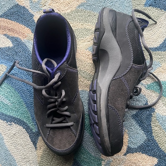 Dansko Shoes - Dansko Black and Purple Athletic Shoes with Breathable Mesh size 39